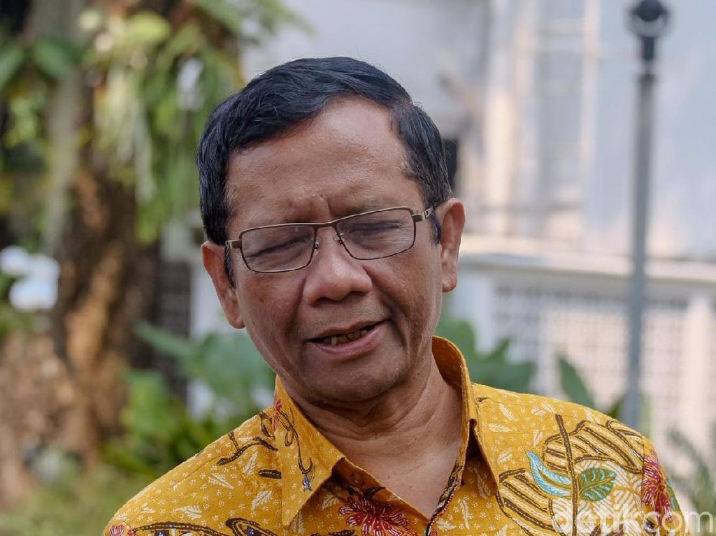 Eggi Sudjana Tersangka, Mahfud Md: Pasti Ada 2 Alat Bukti Eggi Sudjana Tersangka, Mahfud Md: Pasti Ada 2 Alat Bukti