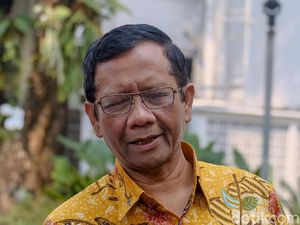 Mahfud Md Timbang-timbang Masuk Tim Pengkaji Ucapan Mahfud Md Timbang-timbang Masuk Tim Pengkaji Ucapan