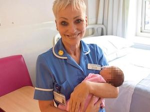 Kisah Banker Berpenghasilan Rp 1 M yang Resign Demi Kejar Mimpi Jadi Bidan