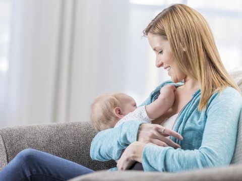 2 Cara Melepaskan Gigitan Bayi Saat Menyusu Tanpa Memarahinya