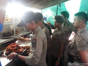 Satpol PP Razia Warung Nasi Bandel di Padang, Makanan-Kompor Disita Satpol PP Razia Warung Nasi Bandel di Padang, Makanan-Kompor Disita