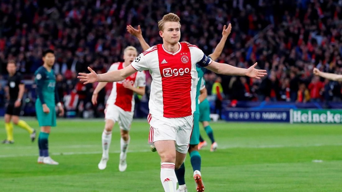 Ajax Amsterdam ungguli Tottenham Hotspur 2-0 di babak pertama (Matthew Childs/Reuters)