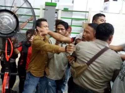 Rekapitulasi Suara di Kabupaten Bekasi Ricuh