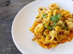 Menu Harian Ramadhan ke-4: Gurih Nikmat Cumi Pedas dan Puding Cokelat