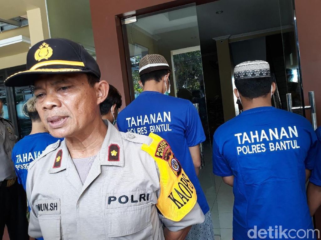 Tak Punya Duit untuk Mabuk, 2 Remaja di Bantul Rampas Ponsel Tak Punya Duit untuk Mabuk, 2 Remaja di Bantul Rampas Ponsel