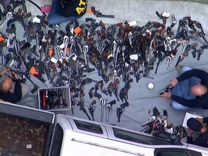 1.000-an Senjata Api Disita dari Rumah di Kawasan Elite Los Angeles