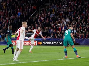 Dua Pemain Ajax Buka Puasa di Sela Pertandingan, Begini Trik Olahraga saat Puasa Dua Pemain Ajax Buka Puasa di Sela Pertandingan, Begini Trik Olahraga saat Puasa