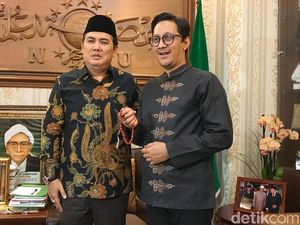 Senyum Andre Taulany Usai Diistirahatkan dari TV dan Diserang Jihan Fahira Senyum Andre Taulany Usai Diistirahatkan dari TV dan Diserang Jihan Fahira
