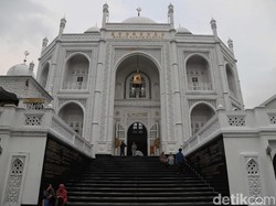 Masjid Ramlie Musofa di Jakarta, Indahnya bagaikan Taj Mahal