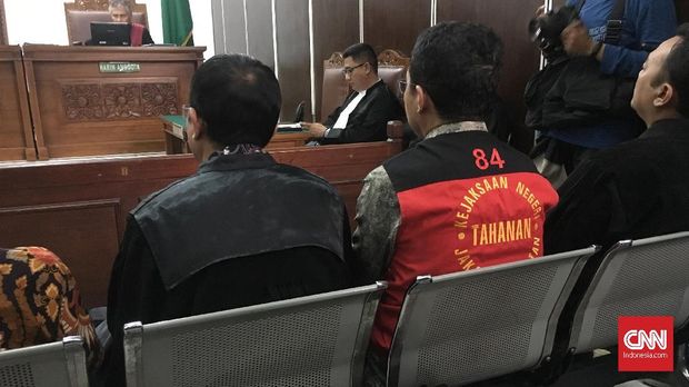 Sidang Jokdri ditunda karena empat saksi batal datang. (
