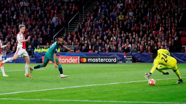 Tottenham membalikkan kedudukan di babak kedua.