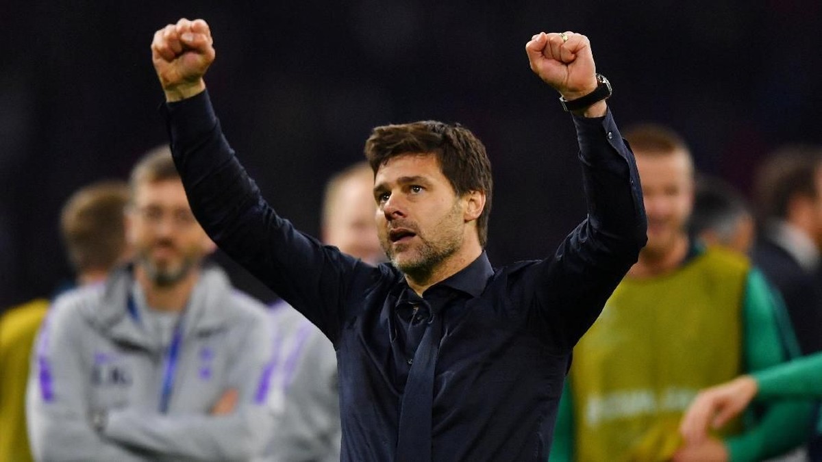 Mauricio Pochettino bangga dengan pencapaiannya di Tottenham Hotspur, termasuk kala finis di atas Arsenal. (Foto: Dylan Martinez/Reuters)