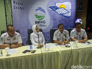 BMKG: Bibit Siklon Akibatkan Angin Kencang dan Hujan Ekstrem