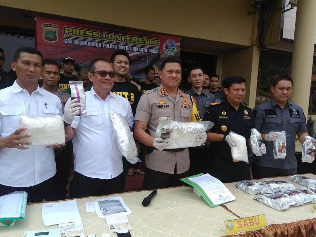 Polisi Sita Total 16 Kg Sabu Asal Amerika, 2 WN China Ditangkap Polisi Sita Total 16 Kg Sabu Asal Amerika, 2 WN China Ditangkap