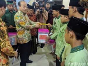 Dubes China dan Ketum PBNU Buka Bersama dan Santuni Santri