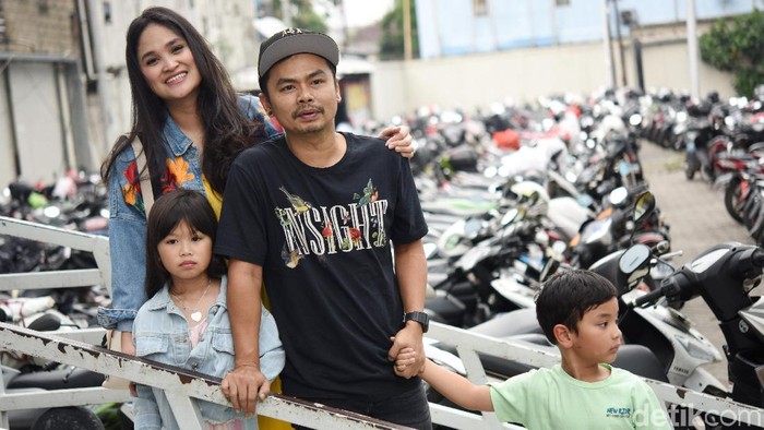 Wendy Cagur Wendy Cagur saat ditemui di studio Trans TV.