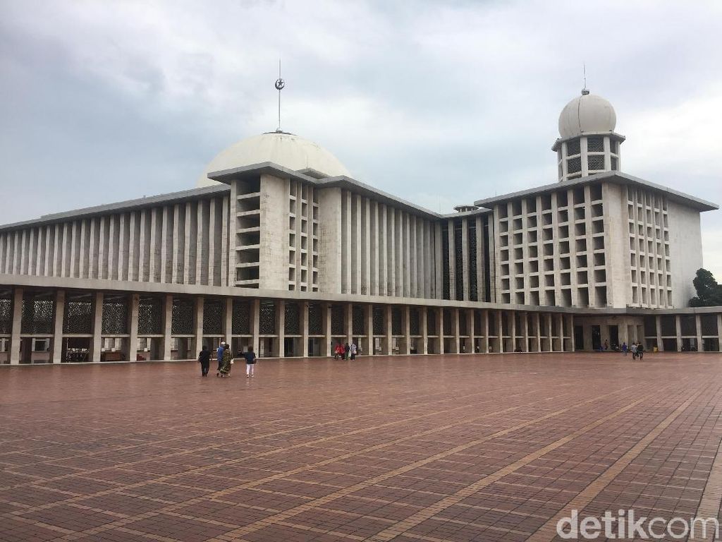 Mengintip Suasana Masjid Istiqlal yang Sedang Direnovasi Mengintip Suasana Masjid Istiqlal yang Sedang Direnovasi