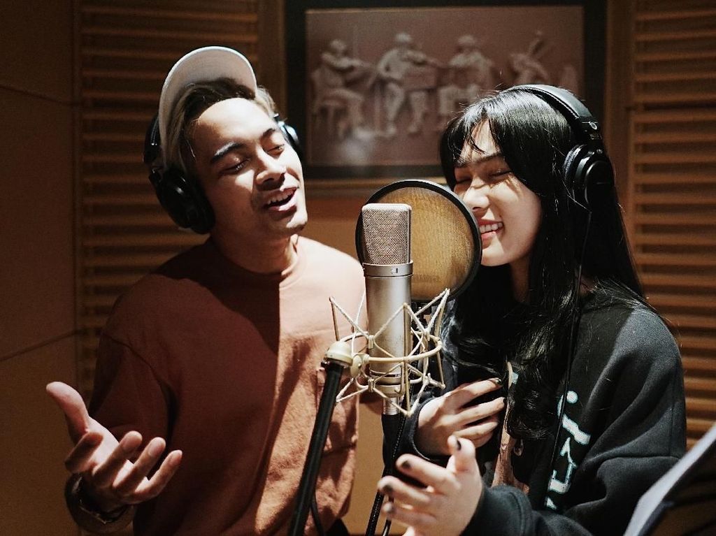 Isyana dan Gamaliel Digandeng Disney Indonesia untuk Lagu Tema Aladdin Isyana dan Gamaliel Digandeng Disney Indonesia untuk Lagu Tema Aladdin