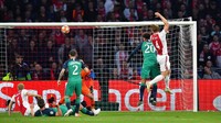 Ajax mencetak gol yang membawa mereka unggul 1-0 di menit ke-5. Gol tersebut dicetak oleh Matthijs de Ligt. Reuters/Dylan Martinez.