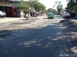 Jalan Rusak 5 Km di Madiun Akhirnya Diperbaiki