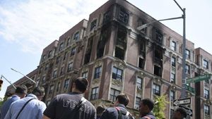 6 Orang Tewas, Begini Penampakan Apartemen New York yang Terbakar