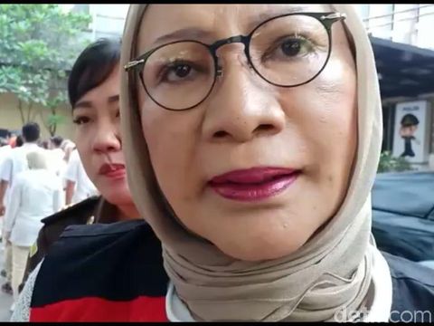 {Sabtu} 5 Artis Indonesia Gagal Cantik karena Sedot Lemak hingga Oplas