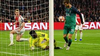 Masuk di babak kedua, Spurs memasukkan Fernando Llorente menggantikan Victor Wanyama untuk mempertajam lini serang. Reuters/Dylan Martinez.