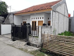 Ini Isi Rumah Terduga Teroris di Bekasi: Pin ISIS hingga Anak Busur