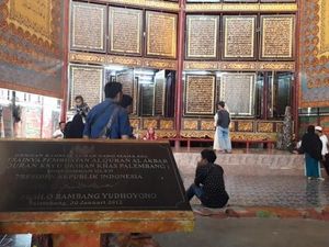 Foto: Al Quran Raksasa di Palembang Foto: Al Quran Raksasa di Palembang
