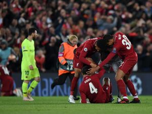 Mengapa Gerrard Pulang Duluan Saat Liverpool Hajar Barcelona?