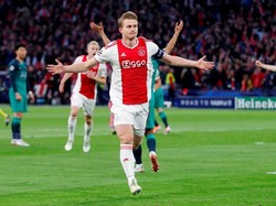 Matthijs de Ligt merayakan gol. Reuters/Matthew Childs