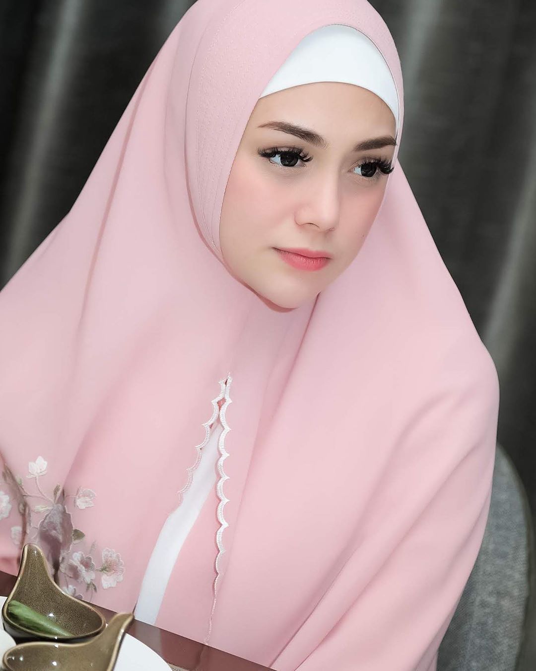 Celine Evangelista Cantik Pakai Hijab Syari