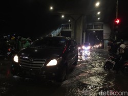Jl Swadarma Raya Banjir, Kebayoran Lama Arah Ciledug Macet Parah