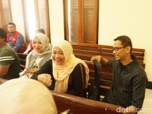 Ayah: Vanessa Video Call Minta Dijenguk, Dibawakan Sajadah dan Mukena Ayah: Vanessa Video Call Minta Dijenguk, Dibawakan Sajadah dan Mukena