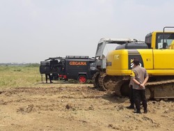 Duar! Tim Jibom Disposal Bahan Peledak dari Toko HP di Bekasi