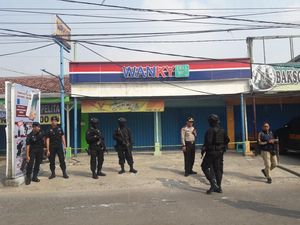 Terduga Teroris Bernama Rafli Ditangkap Terkait Bom di Toko HP Bekasi Terduga Teroris Bernama Rafli Ditangkap Terkait Bom di Toko HP Bekasi