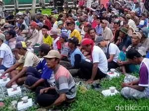 Diajak Bukber, Tukang Becak di Bondowoso Minta Polisi Gratiskan SKCK Diajak Bukber, Tukang Becak di Bondowoso Minta Polisi Gratiskan SKCK