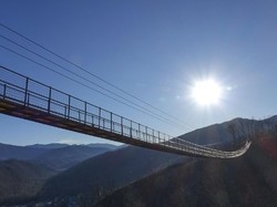 Turis Pecahkan Kaca di Jembatan Terpanjang Amerika