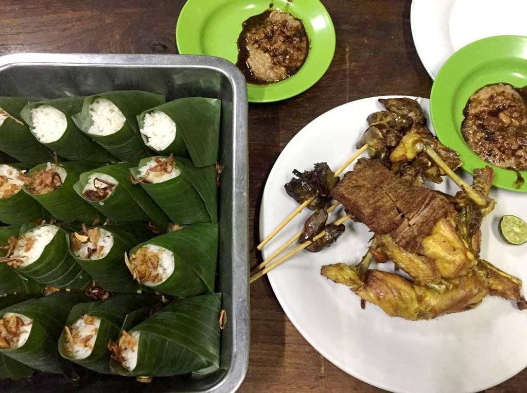 Santap Sahur Mantap di 5 Nasi Uduk yang Buka Tengah Malam Ini Santap Sahur Mantap di 5 Nasi Uduk yang Buka Tengah Malam Ini