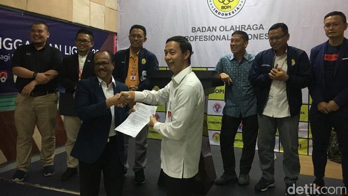 BOPI merekomendasikan berjalannya Liga 1 2019, kendati PT LIB punya banyak utang. (Mercy Raya/detikSport) BOPI merekomendasikan berjalannya Liga 1 2019, kendati PT LIB punya banyak utang. (Mercy Raya/detikSport)