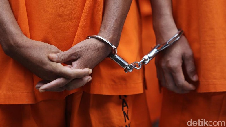 Polda Kalteng Tangkap 33 Terduga Teroris, 2 di Antaranya Kaprikornus Tersangka Polda Kalteng Tangkap 33 Terduga Teroris, 2 di Antaranya Kaprikornus Tersangka