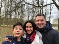 Maudy Koesnaedi dan keluarganya