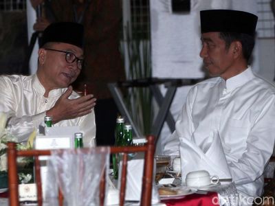 Momen Jokowi Buka Puasa Bersama Zulkifli Hasan