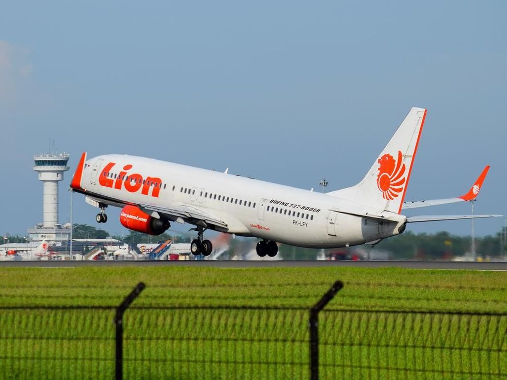Indikator Nyala, Pesawat Lion Air 136 Penumpang Dialihkan Mendarat di Biak