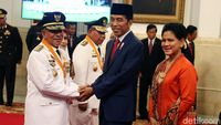 Momen Jokowi Lantik Gubernur Maluku Utara