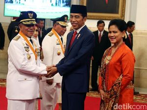 Momen Jokowi Lantik Gubernur Maluku Utara