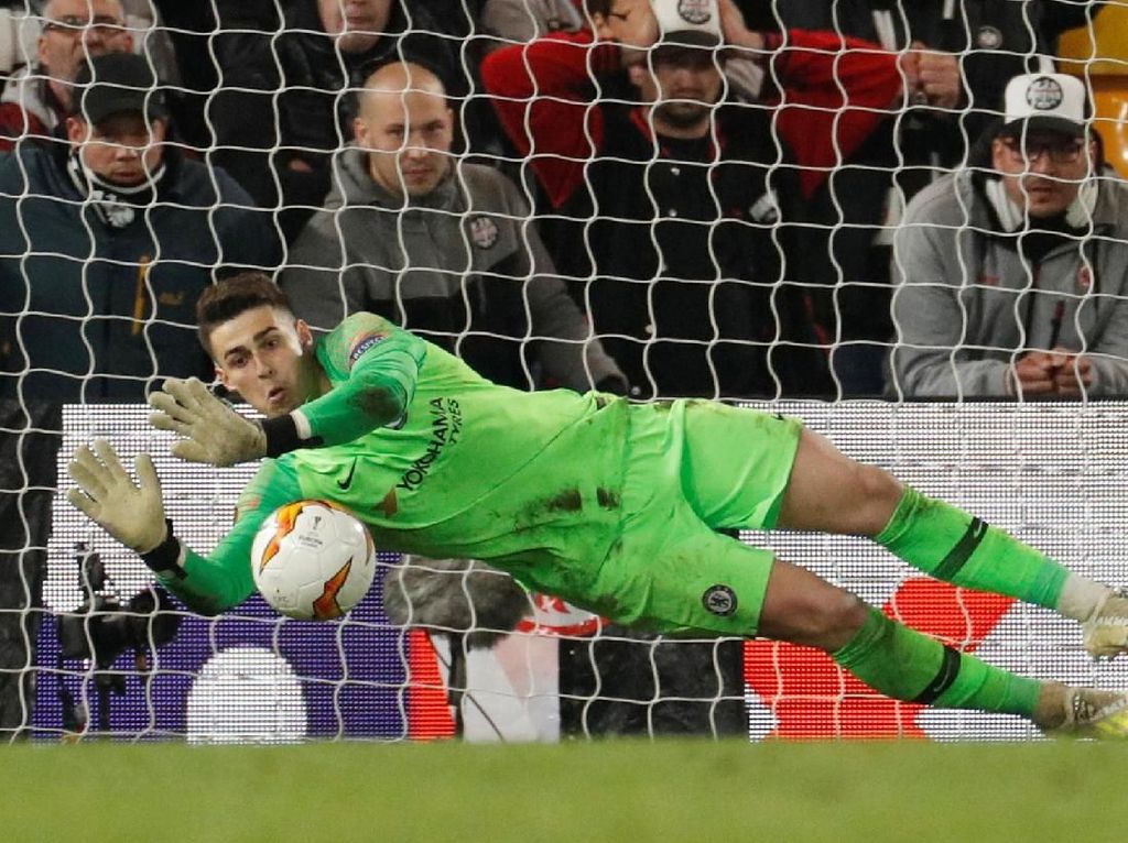 Kepa: Pecundang di Final Piala Liga, Pahlawan di Semifinal Liga Europa Kepa: Pecundang di Final Piala Liga, Pahlawan di Semifinal Liga Europa