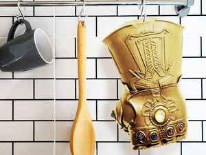 Dijamin Empuk! Sarung Tangan Thanos Ini Bisa Bantu Melunakkan Daging