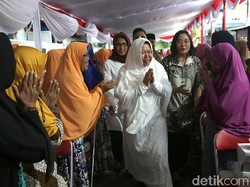 Bukber di Kampung Eks Lokalisasi, Risma Dukung Warga untuk Bangkit