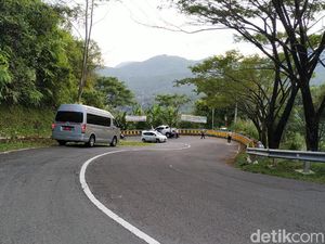 Rambu-rambu Tanjakan Maut Cikidang Sukabumi Masih Minim Rambu-rambu Tanjakan Maut Cikidang Sukabumi Masih Minim